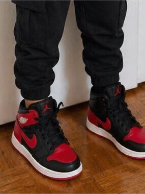 Nike Air Jordan 1 Mid Black and Red Kids  Boys Sneakers Size 11C Good Condition
